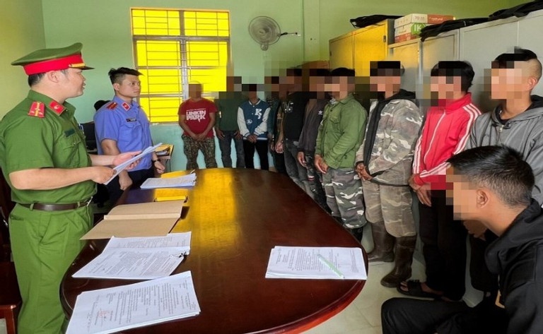 khoi to nhom thanh nien mang hung khi di danh nhau1 khoi to nhom thanh nien mang hung khi di danh nhau1
