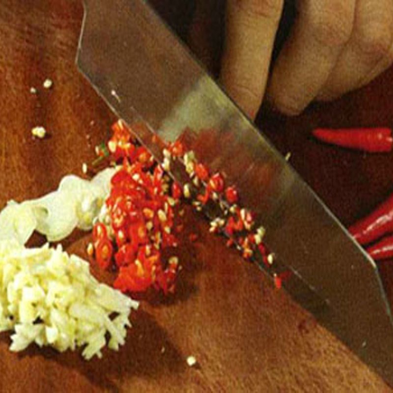 Ăn - Chơi - Không có thời gian những vẫn muốn ăn ngon thì đừng bỏ qua món chả lụa chiên nước mắm (Hình 2).