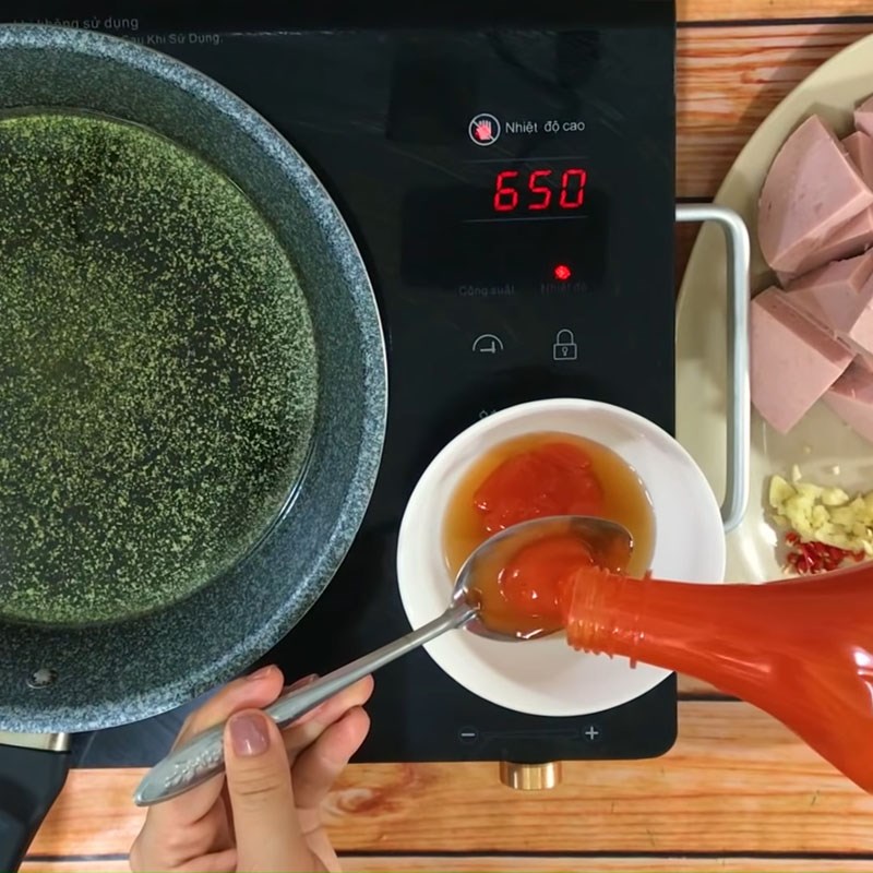 Ăn - Chơi - Không có thời gian những vẫn muốn ăn ngon thì đừng bỏ qua món chả lụa chiên nước mắm (Hình 4).