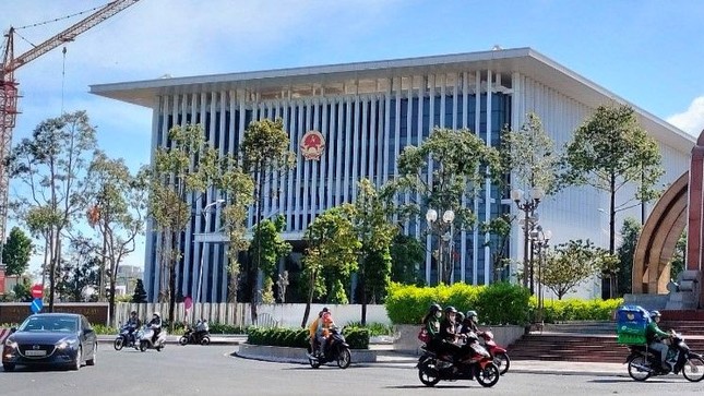 ca mau mot can bo van phong ubnd tinh tu vong trong phong lam viec 1 ca mau mot can bo van phong ubnd tinh tu vong trong phong lam viec 1