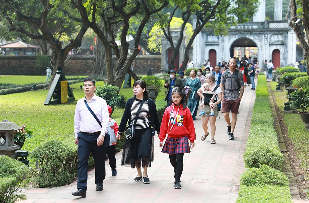 ha noi rat dong du khach den cac di tich tham quan ngay dau nam3