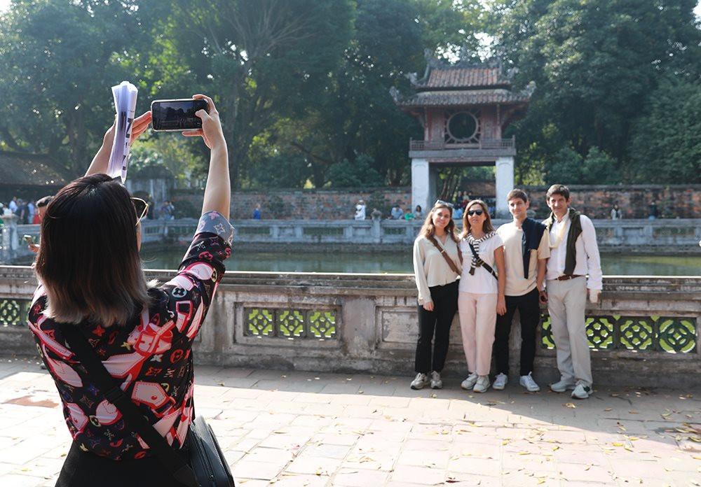 ha noi rat dong du khach den cac di tich tham quan ngay dau nam5