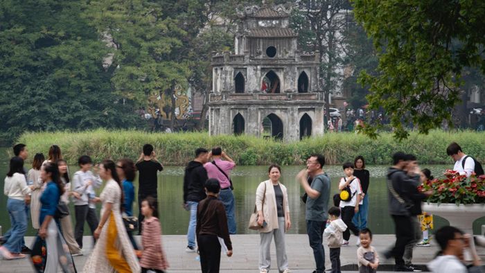 ha noi rat dong du khach den cac di tich tham quan ngay dau nam7