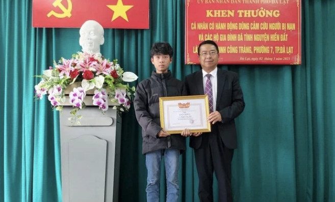 nhin lai nhung khoanh khac nguoi hung tham lang cuu nguoi thoat chet nam 2023 nhin lai nhung khoanh khac nguoi hung tham lang cuu nguoi thoat chet nam 2023