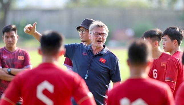 hlv philippe troussier khi toi doc tin tuc va binh luan 80 khong tin doi tuyen viet nam thanh cong 1