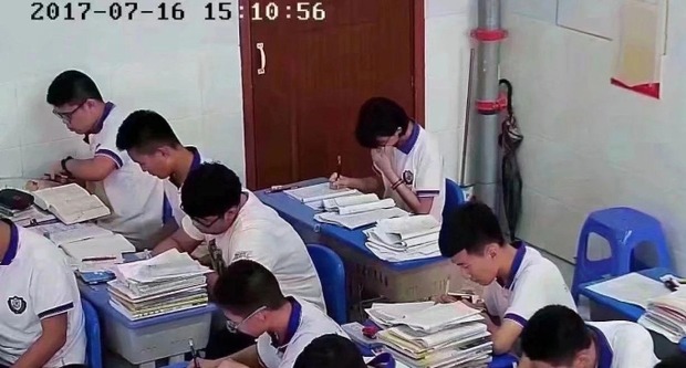 lo dao tao hoc ba doc la khat khe den muc co camera giam sat tung cu chi quay but cung bi beu ten truoc toan truong1