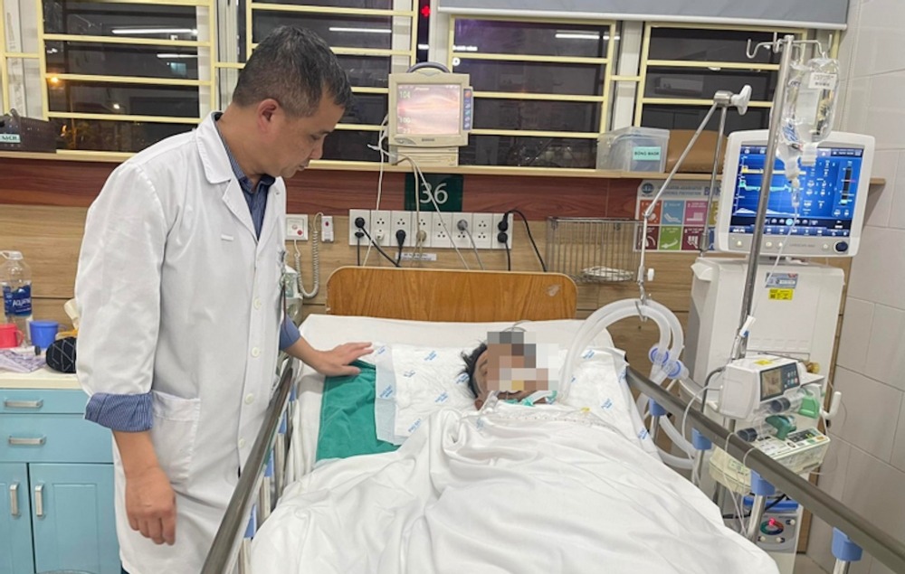 dang kho phe lieu cu thi bat ngo hit phai khi la 3 nguoi nguy kich1 dang kho phe lieu cu thi bat ngo hit phai khi la 3 nguoi nguy kich1