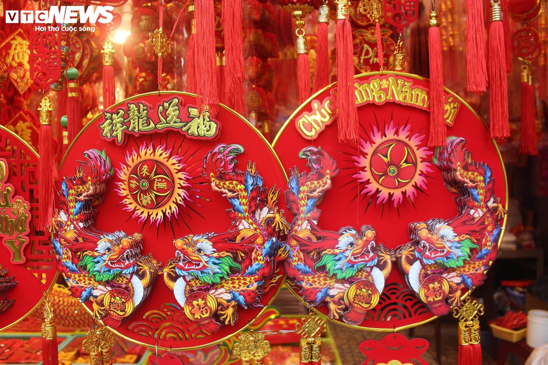 tp hcm khong khi tet bao phu thanh pho cac cua hang ban do trang tri nhuom do ca tuyen duong 6 tp hcm khong khi tet bao phu thanh pho cac cua hang ban do trang tri nhuom do ca tuyen duong 6