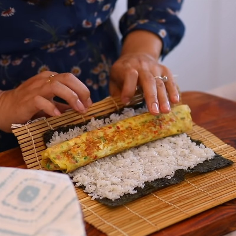 bat mi cong thuc lam lam kimbap trung chien don gian thom ngon10 bat mi cong thuc lam lam kimbap trung chien don gian thom ngon10