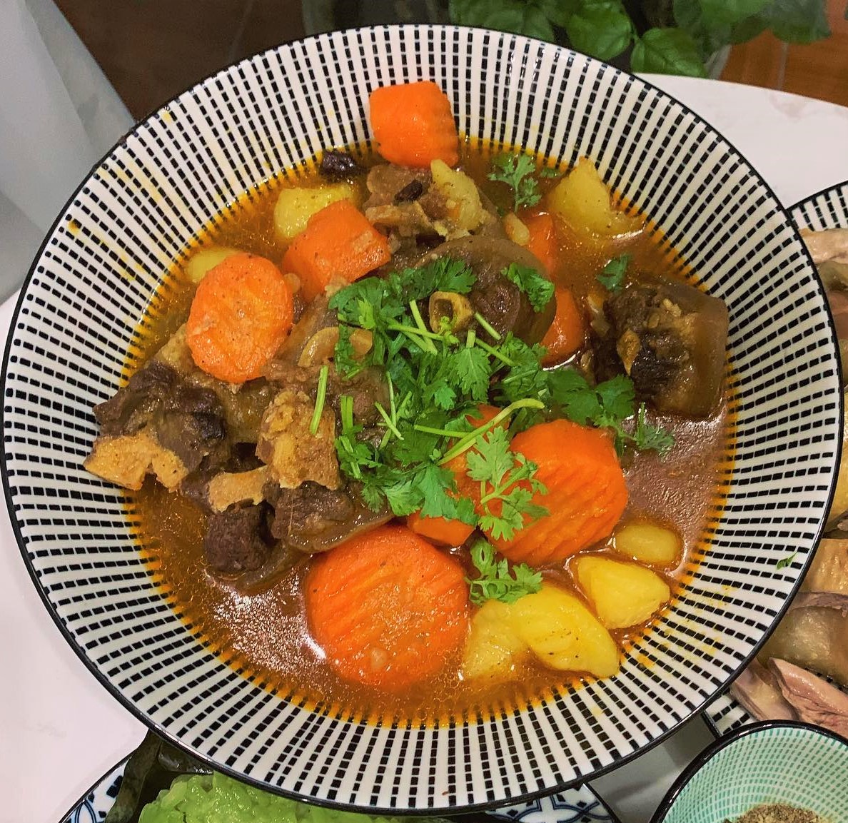 cuoi tuan lam mon duoi bo ham bia ngon kho cuong 12