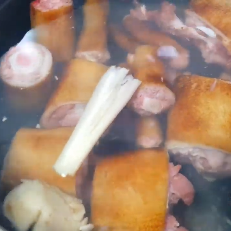 cuoi tuan lam mon duoi bo ham bia ngon kho cuong 4