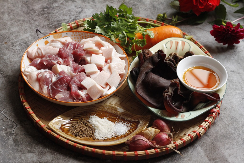 huong dan cach lam mon thit nau dong trong veo bat mat1