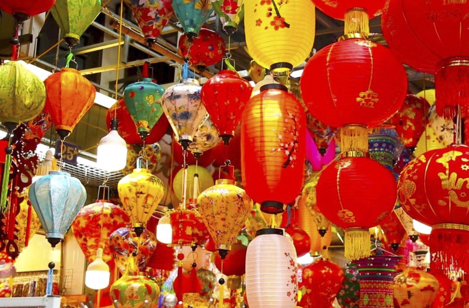 sac do bao phu kin pho hang ma nhung ngay truoc tet giap thin 20245 sac do bao phu kin pho hang ma nhung ngay truoc tet giap thin 20245
