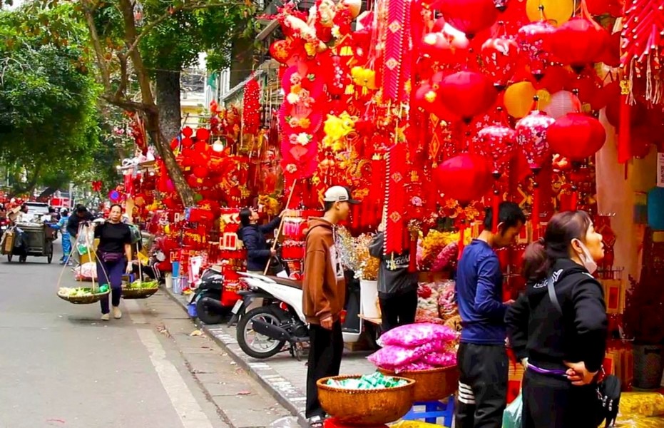 sac do bao phu kin pho hang ma nhung ngay truoc tet giap thin 20246 sac do bao phu kin pho hang ma nhung ngay truoc tet giap thin 20246