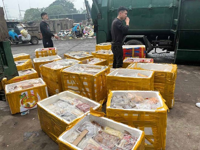 ha noi phat hien 3 2 tan mo nuoc thanh pham 796kg top mo khong ro nguon goc xuat xu1 ha noi phat hien 3 2 tan mo nuoc thanh pham 796kg top mo khong ro nguon goc xuat xu1