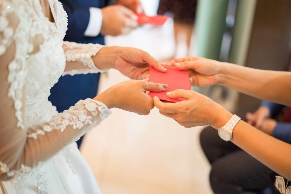 moi cuoi nhung ban khong di co dau co hanh dong khien ai nay deu bat ngo1 moi cuoi nhung ban khong di co dau co hanh dong khien ai nay deu bat ngo1