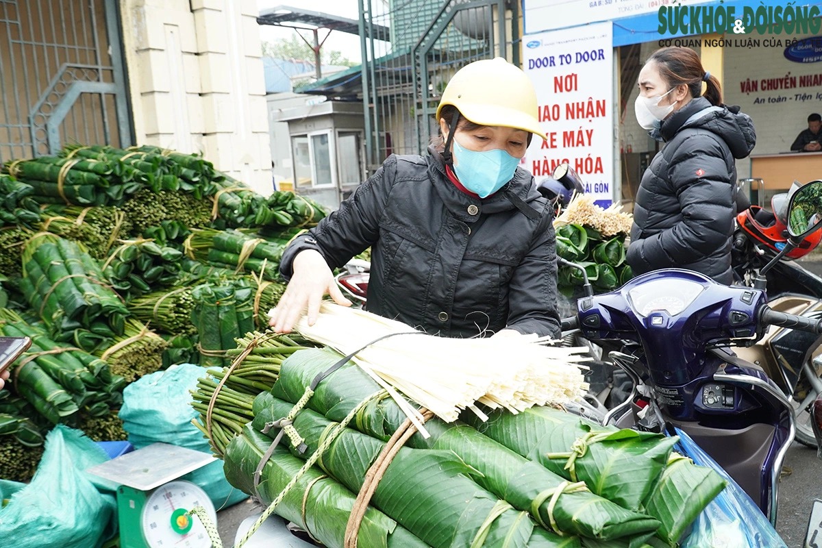 cho la dong giua long ha noi nhon nhip nguoi mua ke ban1