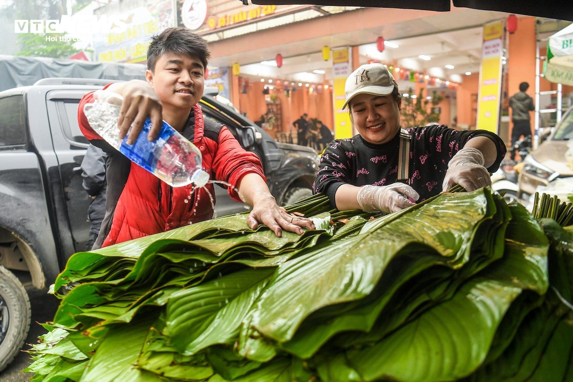 cho la dong giua long ha noi nhon nhip nguoi mua ke ban9