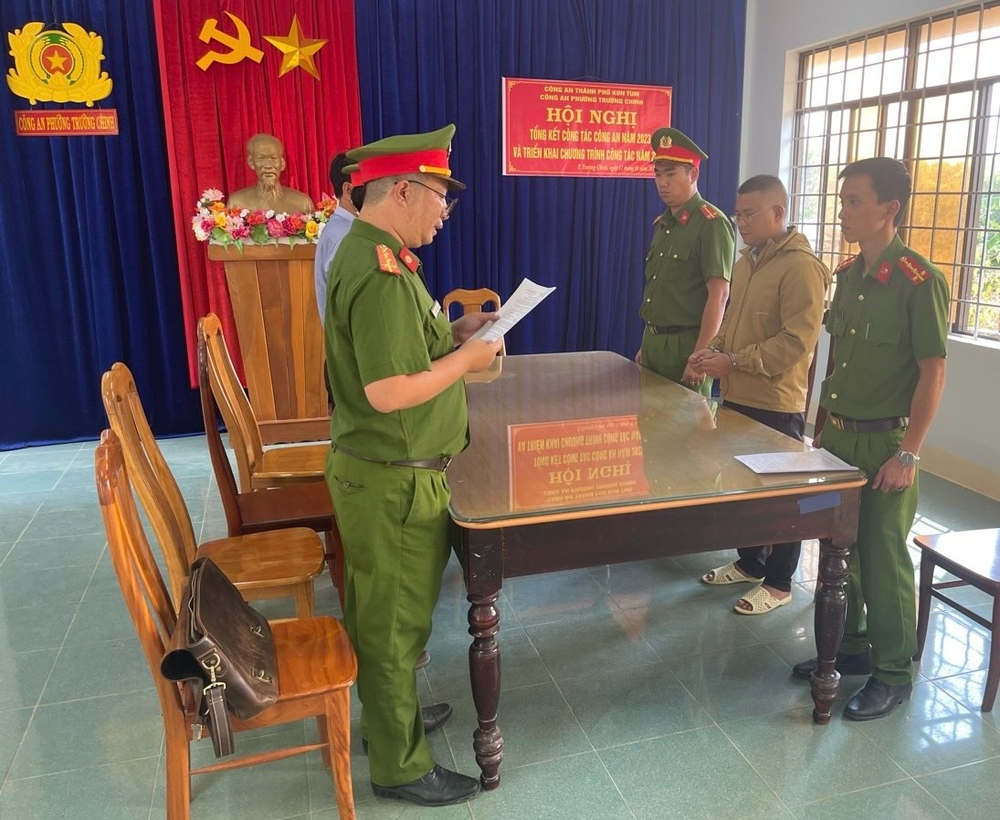 khoi to cuu can bo ngan hang chiem doat cua nguoi dan hon 14 ty dong1 khoi to cuu can bo ngan hang chiem doat cua nguoi dan hon 14 ty dong1