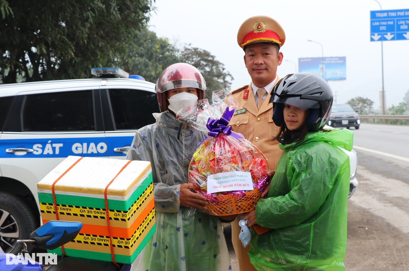 xuc dong truoc mon qua y nghia danh tang cho cong nhan ngheo vuot nghin cay so ve que an tet3 xuc dong truoc mon qua y nghia danh tang cho cong nhan ngheo vuot nghin cay so ve que an tet3