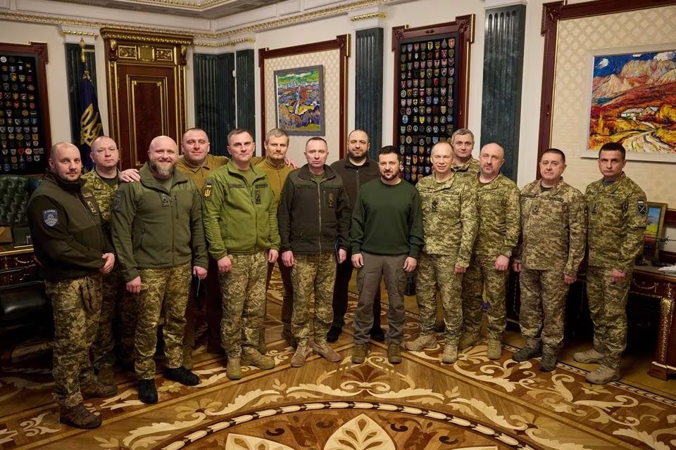 tong thong zelenskyy lam moi dan lanh dao quan su ukraine1 tong thong zelenskyy lam moi dan lanh dao quan su ukraine1