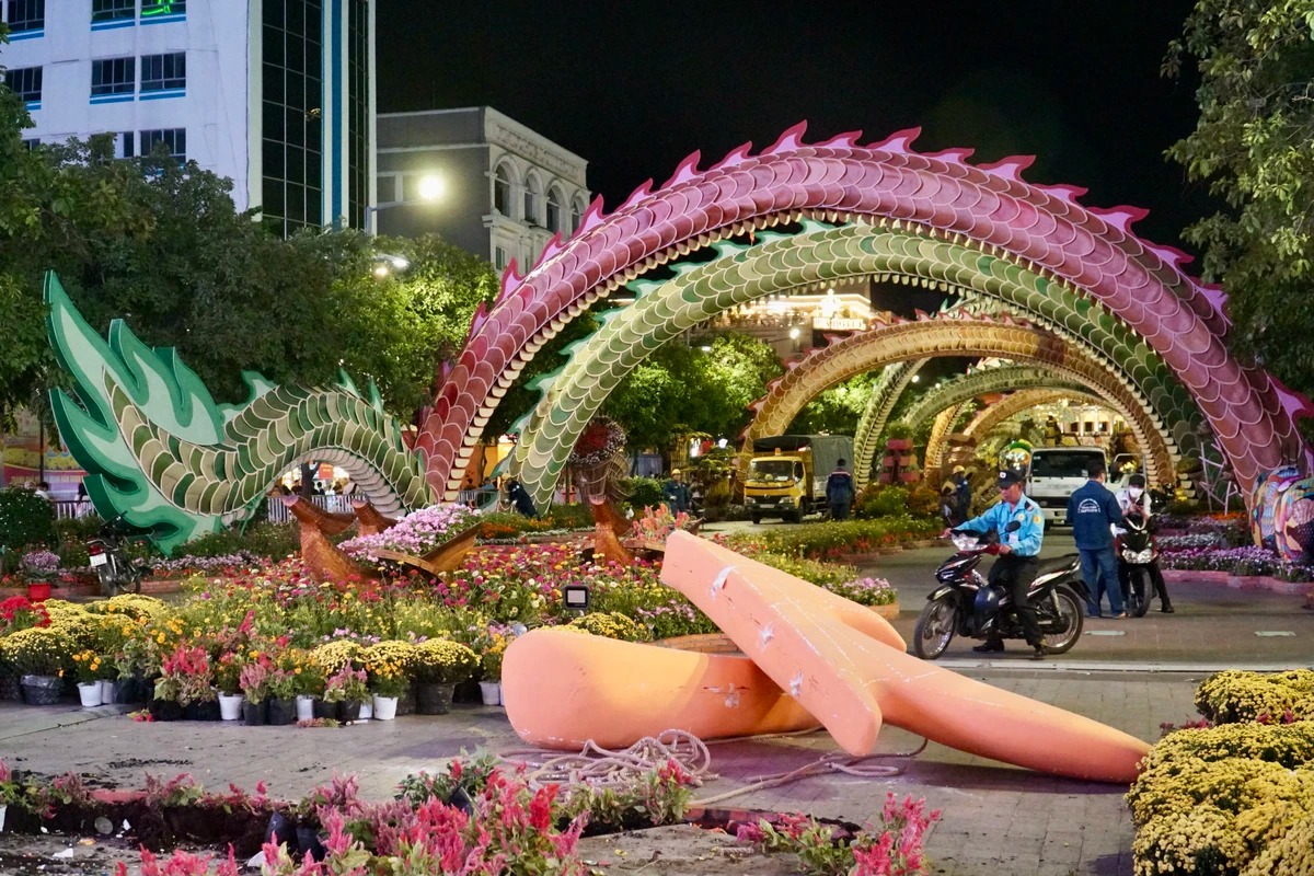 thao do duong hoa nguyen hue linh vat rong duoc de den het thang gieng1