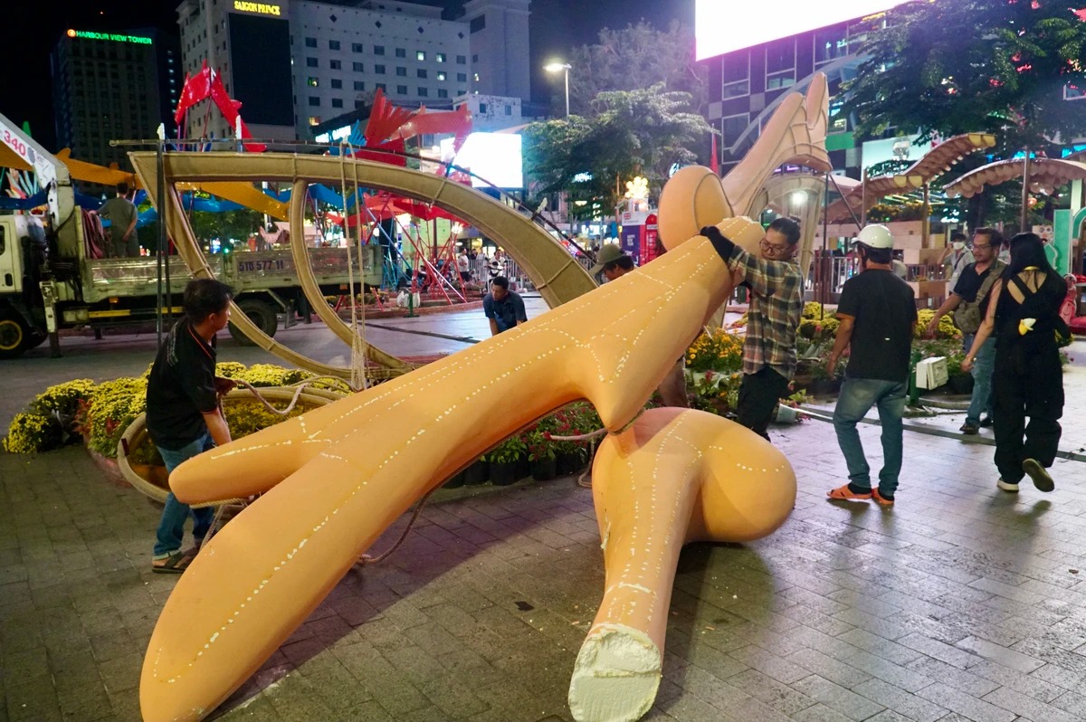 thao do duong hoa nguyen hue linh vat rong duoc de den het thang gieng2