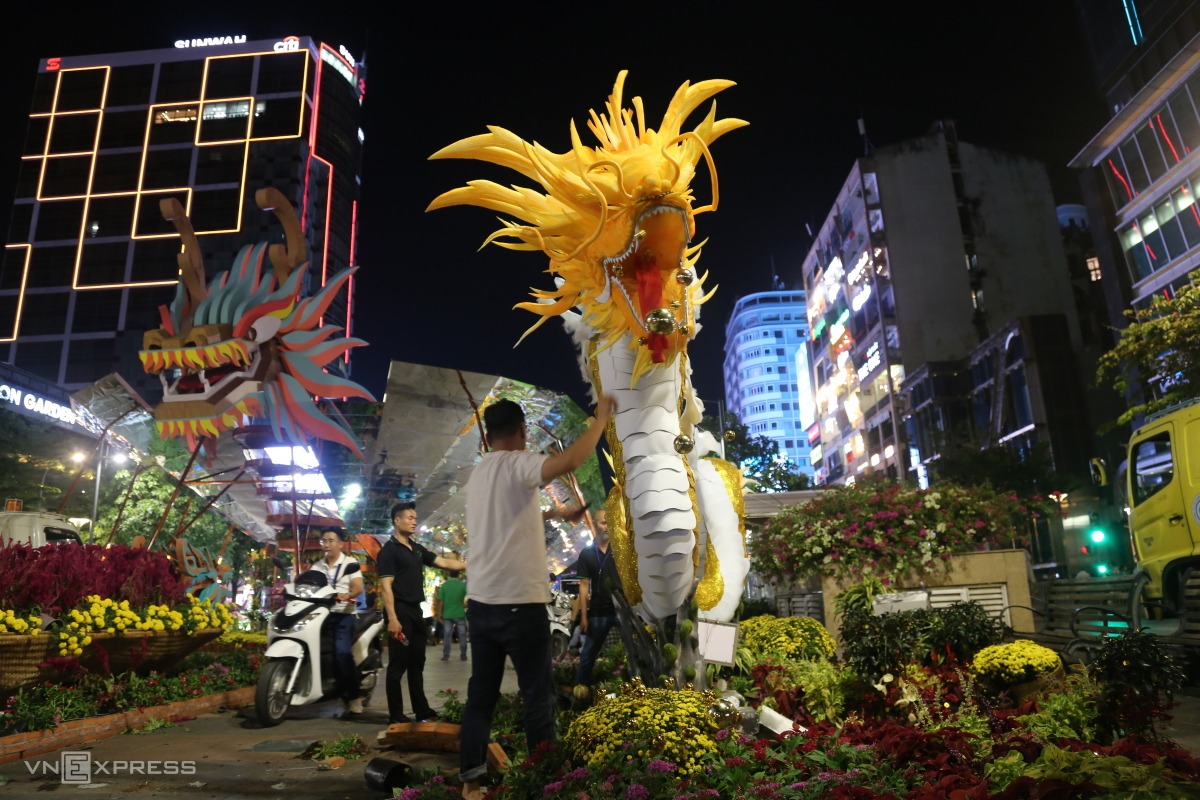 thao do duong hoa nguyen hue linh vat rong duoc de den het thang gieng5