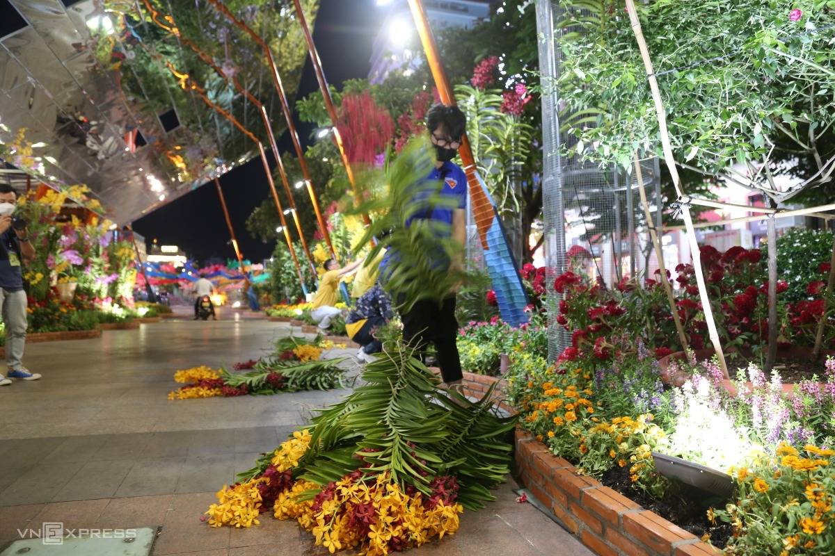 thao do duong hoa nguyen hue linh vat rong duoc de den het thang gieng8