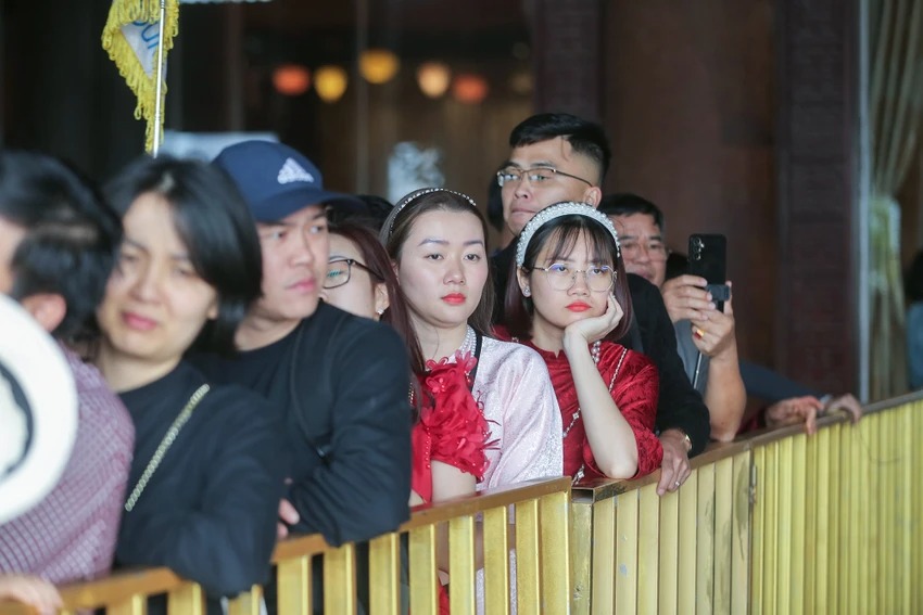 dong nguoi rong ran keo nhau do ve chua tam chuc nhung ngay dau nam moi10 dong nguoi rong ran keo nhau do ve chua tam chuc nhung ngay dau nam moi10