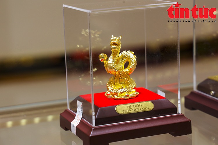 nguoi dan do xo di mua vang ngay truoc them ngay via than tai5