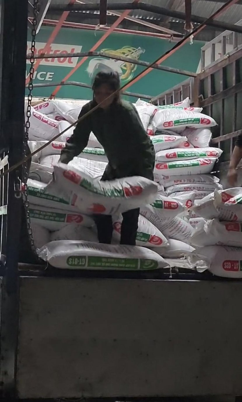 dan tinh xot xa truoc hinh anh me bau bung vuot mat van di boc vac thue kiem tien nuoi con4
