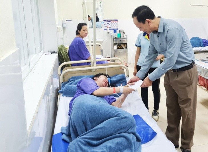 hang chuc cong nhan trong mot khu cong nghiep o quang ninh nhap vien nghi do ngo doc khi1 hang chuc cong nhan trong mot khu cong nghiep o quang ninh nhap vien nghi do ngo doc khi1
