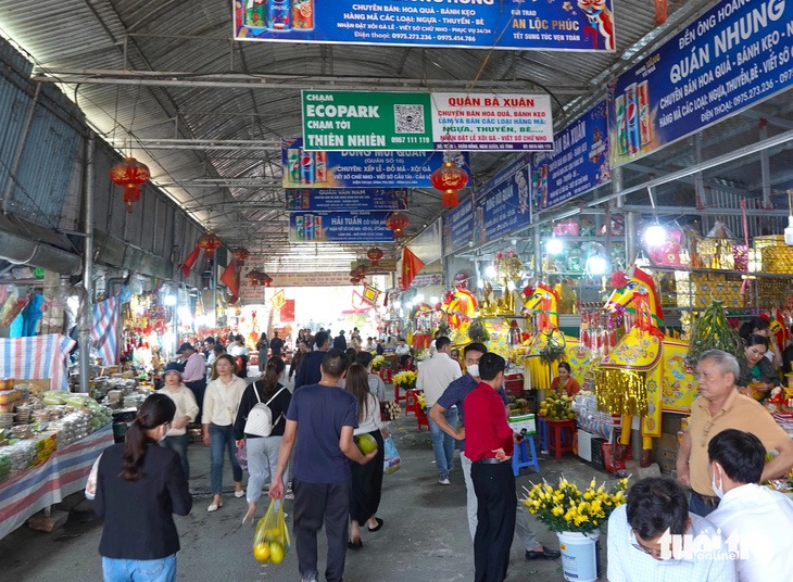 ngua giay noi duoi nhau cho dot tai den cho cui ha tinh1