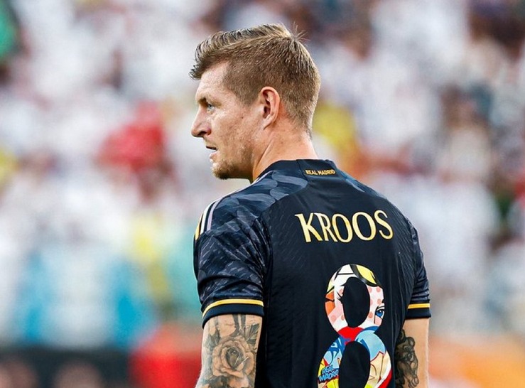nguoi ham mo vui mung khi chung kien tien ve toni kroos trong mau ao doi tuyen duc1 nguoi ham mo vui mung khi chung kien tien ve toni kroos trong mau ao doi tuyen duc1