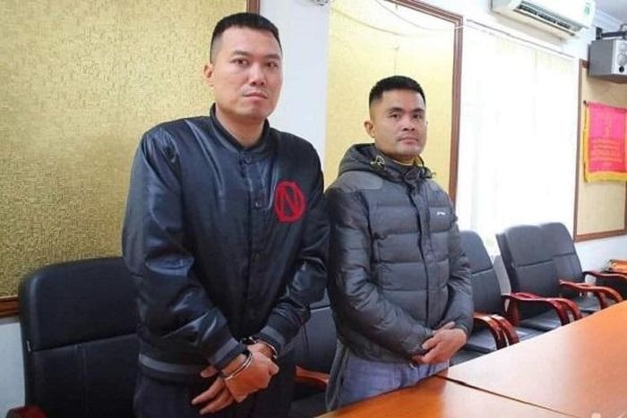 hai nguoi di xe may chan dau o to hanh hung tai xe o duong vanh dai 2 an han mong gap nguoi bi danh de xin loi1 hai nguoi di xe may chan dau o to hanh hung tai xe o duong vanh dai 2 an han mong gap nguoi bi danh de xin loi1