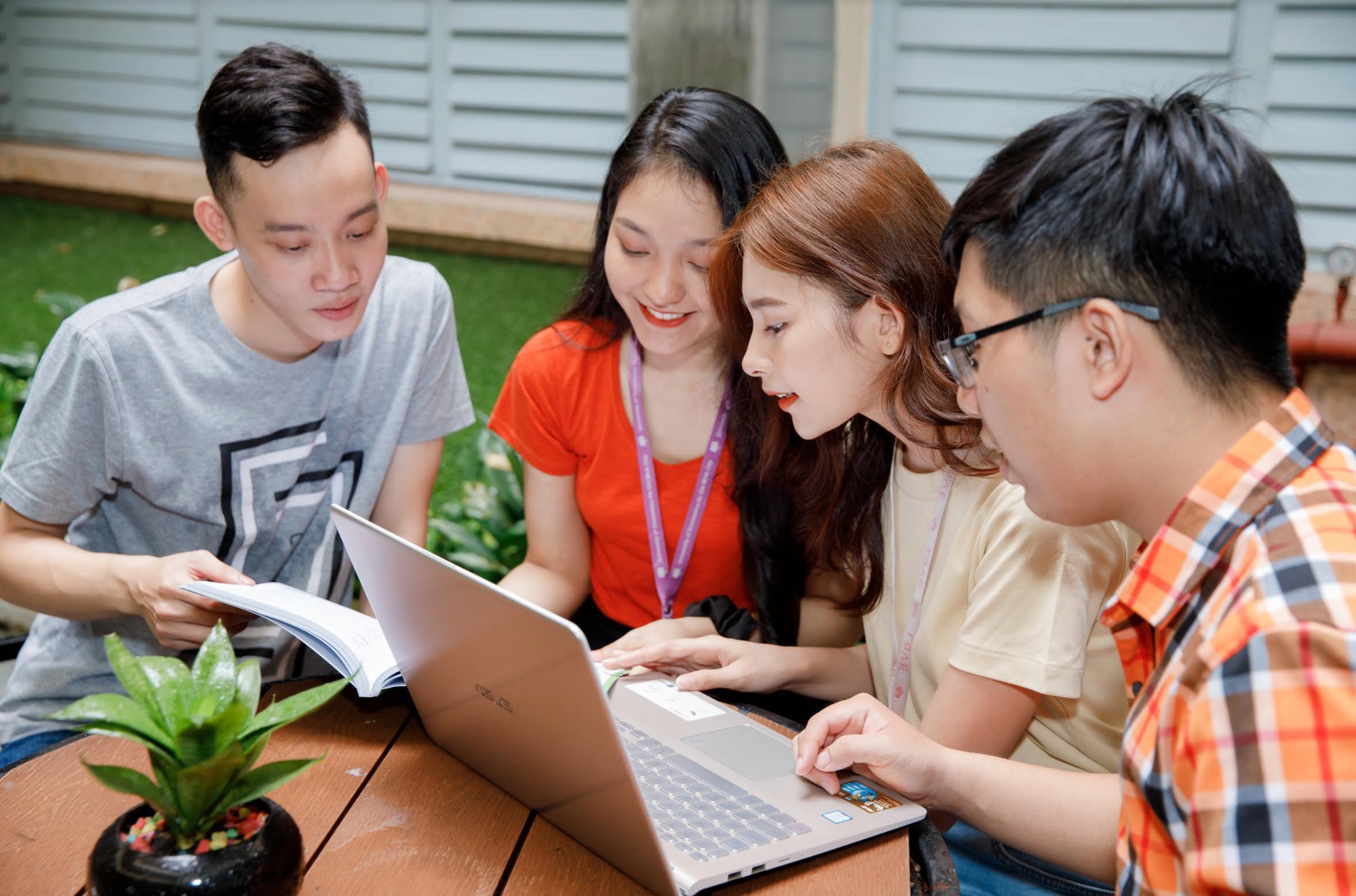 sinh vien can trang bi nhung ky nang mem nao de ra truong de xin viec2