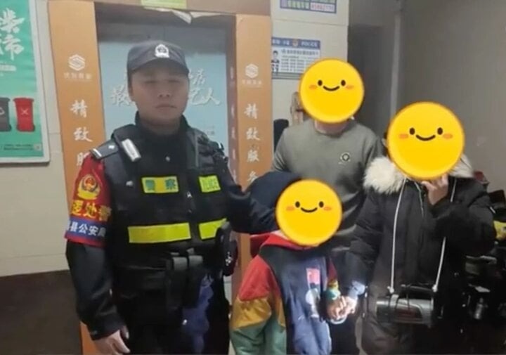 canh sat duoc tan duong khi tim ra em be tu ky mat tich nho mot thu khong tuong5 canh sat duoc tan duong khi tim ra em be tu ky mat tich nho mot thu khong tuong5