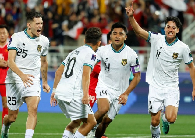 hlv shin tae yong goi lai doi hinh vua thang viet nam tai asian cup di chuyen den ha noi bang chuyen co1