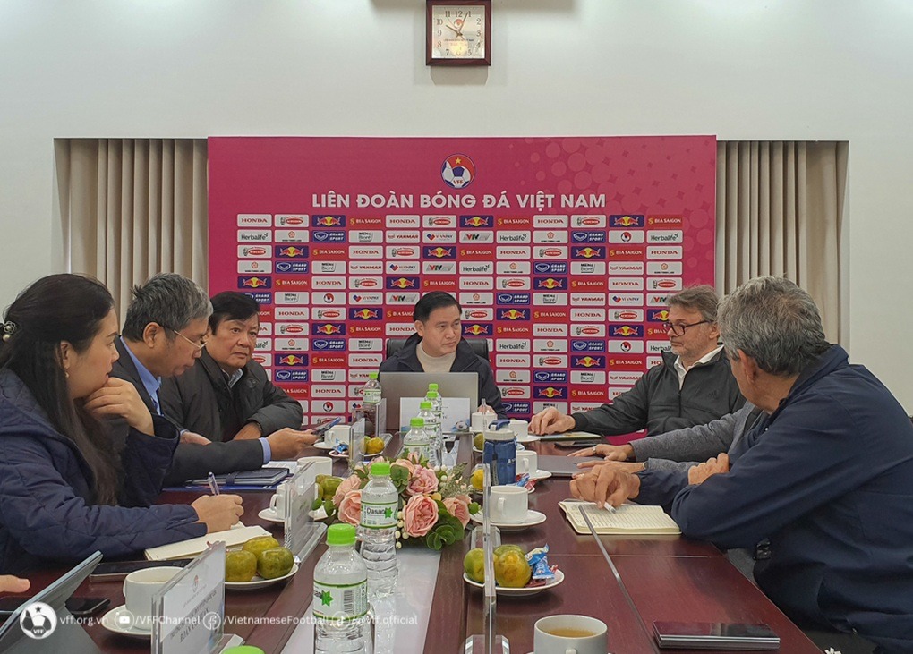 hlv troussier gap go mot so cau thu dang dieu tri chan thuong truoc khi chot danh sach tuyen viet nam dau indonesia1 hlv troussier gap go mot so cau thu dang dieu tri chan thuong truoc khi chot danh sach tuyen viet nam dau indonesia1