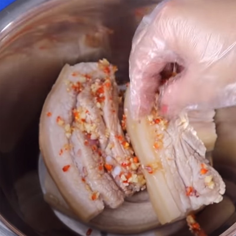 Ăn - Chơi - Cách làm thịt ba rọi chiên nước mắm thơm ngon, đưa cơm (Hình 6).