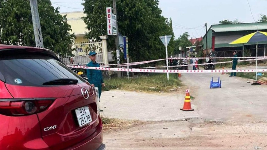 xay ra cai va nguoi phu nu bi chong cu sat hai da man giua duong2