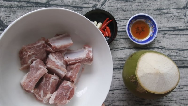 cong thuc lam mon suon kho nuoc dua an rat hao com2