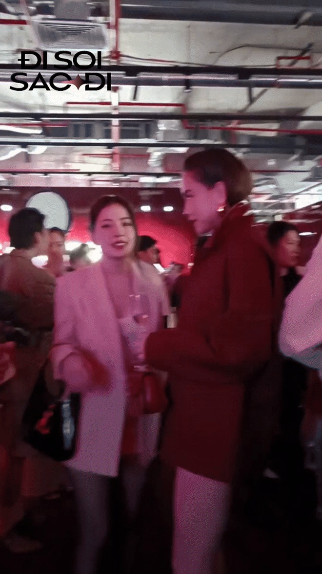 ha ho chi pu gay sot khi dung canh nhau nhan sac the nao ma khien netizens do am am 00 ha ho chi pu gay sot khi dung canh nhau nhan sac the nao ma khien netizens do am am 00