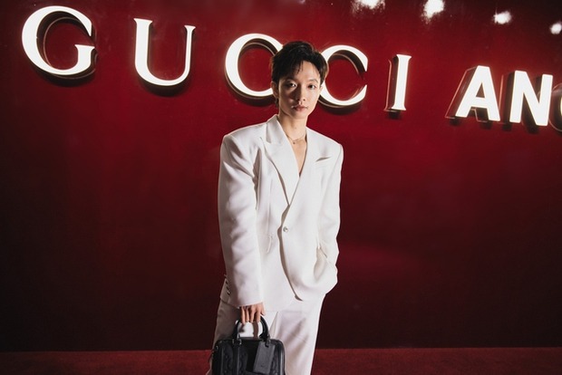 ha ho chi pu gay sot khi dung canh nhau nhan sac the nao ma khien netizens do am am 12 ha ho chi pu gay sot khi dung canh nhau nhan sac the nao ma khien netizens do am am 12