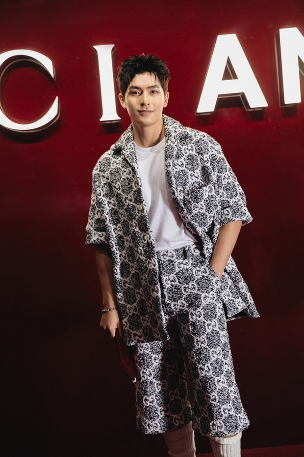 ha ho chi pu gay sot khi dung canh nhau nhan sac the nao ma khien netizens do am am 13 ha ho chi pu gay sot khi dung canh nhau nhan sac the nao ma khien netizens do am am 13