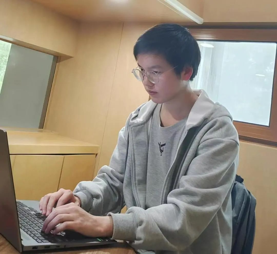 cau be boc gach thue thi do dai hoc thanh hoa muc luong ra truong khien nhieu nguoi ghen do mat 2 cau be boc gach thue thi do dai hoc thanh hoa muc luong ra truong khien nhieu nguoi ghen do mat 2