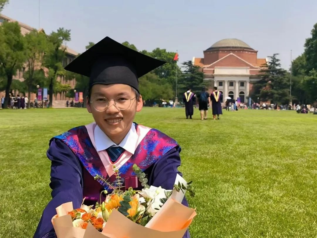 cau be boc gach thue thi do dai hoc thanh hoa muc luong ra truong khien nhieu nguoi ghen do mat 3 cau be boc gach thue thi do dai hoc thanh hoa muc luong ra truong khien nhieu nguoi ghen do mat 3