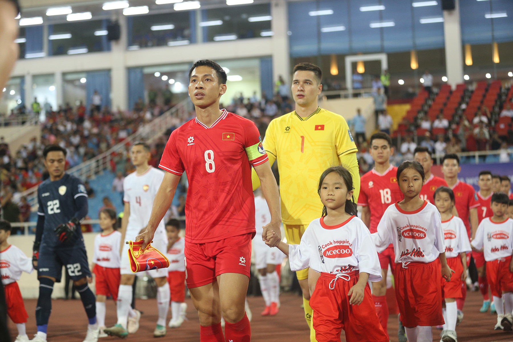doi truong tuyen viet nam noi loi gan ruot khi phai chia tay hlv troussier1 doi truong tuyen viet nam noi loi gan ruot khi phai chia tay hlv troussier1