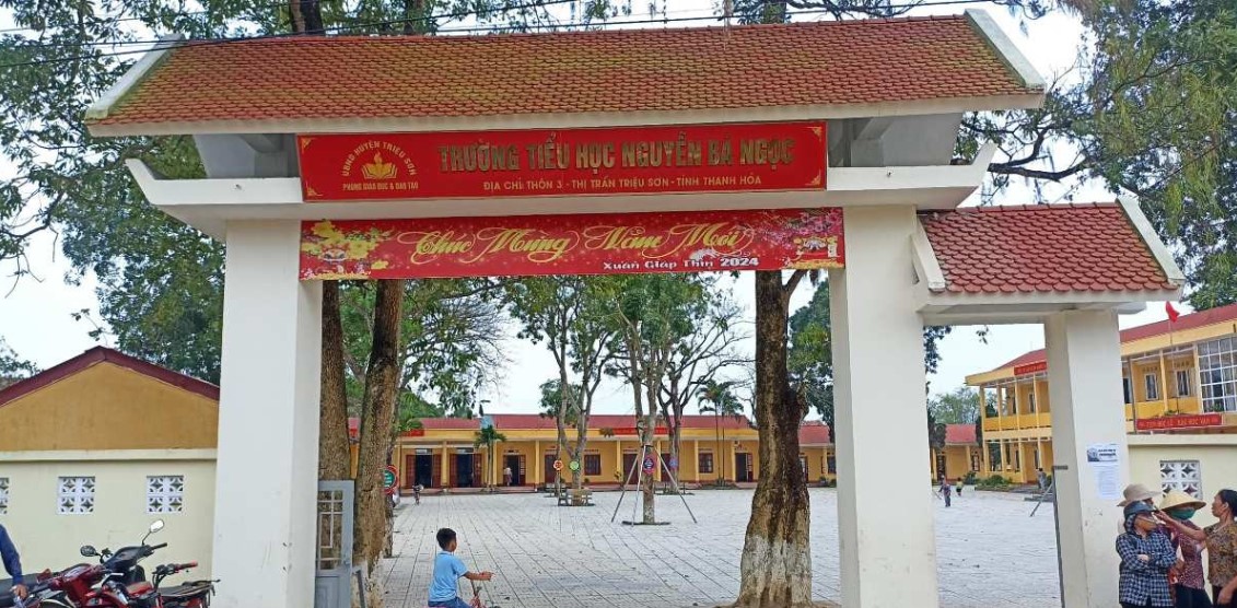 phu huynh dong loat cho 457 hoc sinh nghi hoc de phan doi sap nhap truong1 phu huynh dong loat cho 457 hoc sinh nghi hoc de phan doi sap nhap truong1